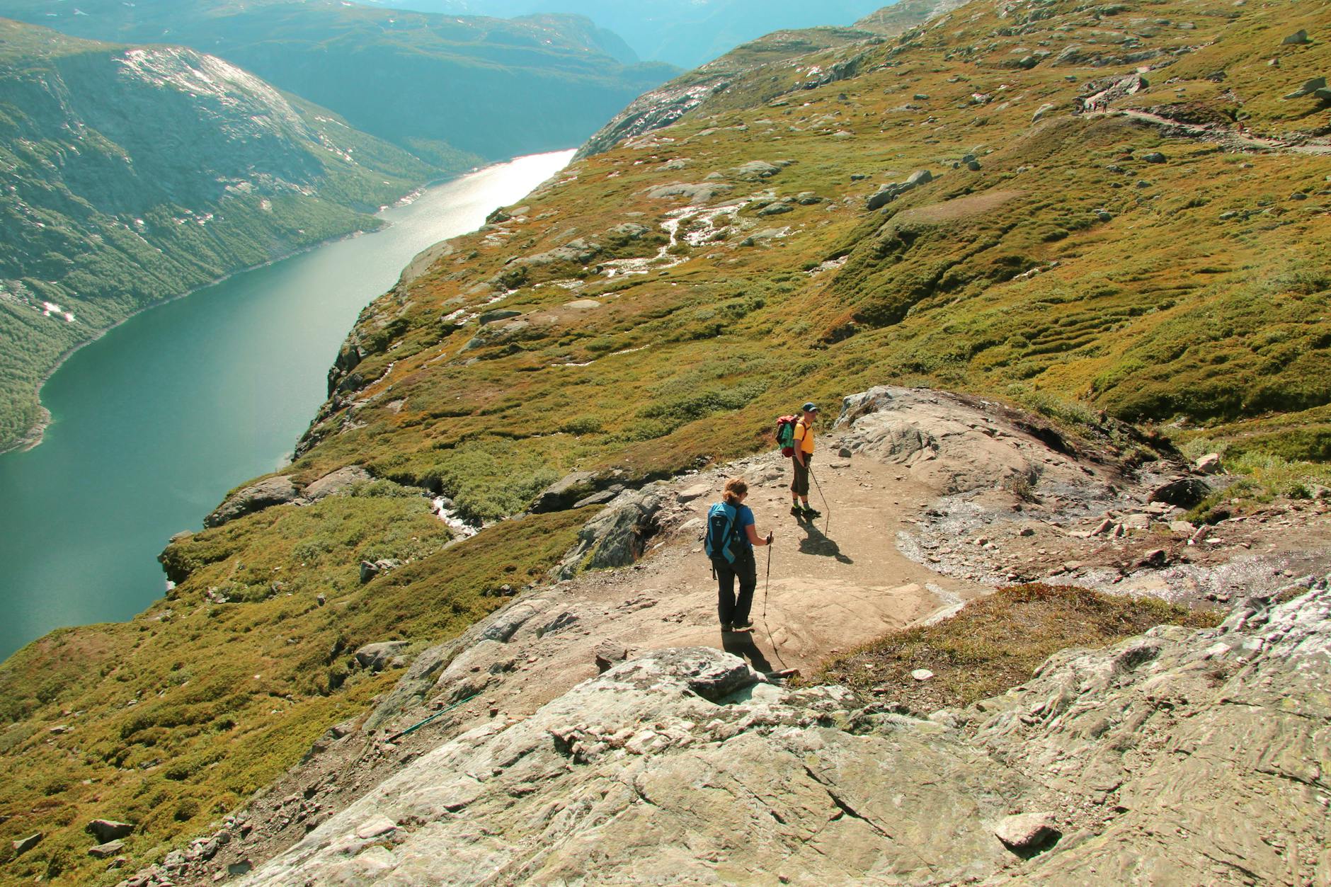Explorers enjoy a hiking trail along scenic mountains and river views. (Photo: Lina Sali / Pexels)