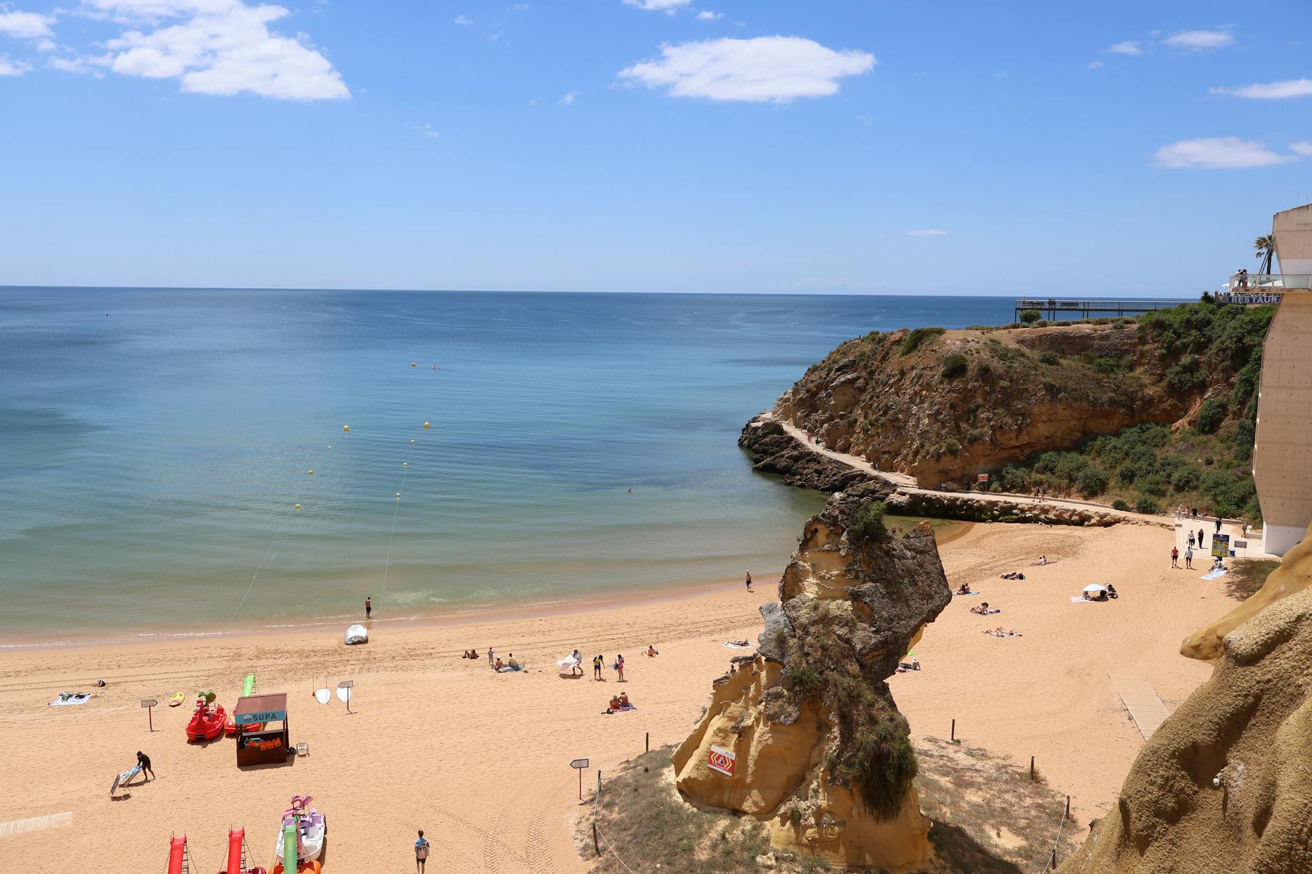 Scenic view of Praia da Rocha beach with cliffs and ocean in Algarve, Portugal. (Photo: Carel Voorhorst / Pexels)