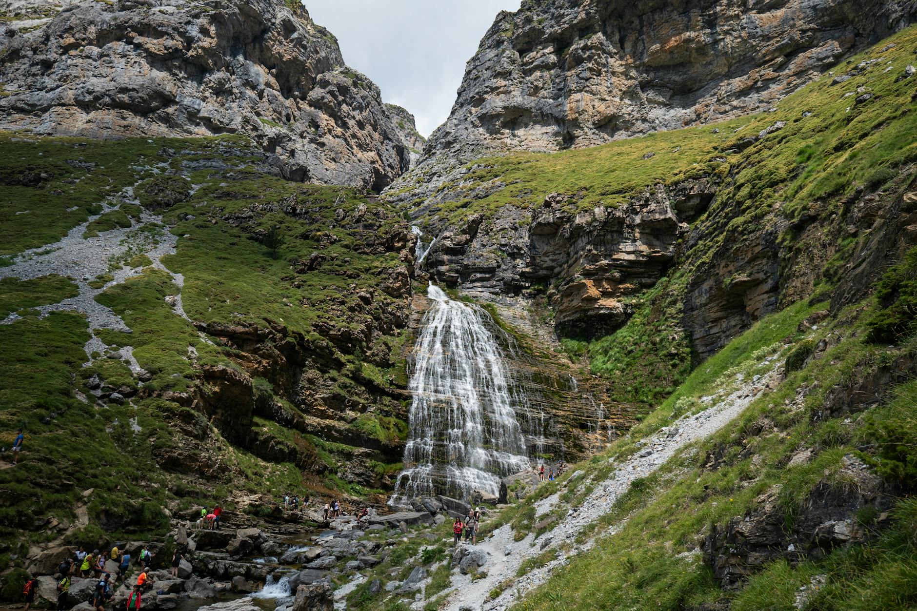 Discover the breathtaking waterfall amidst lush greenery in Ordesa National Park. (Photo: SilBaBum _ / Pexels)